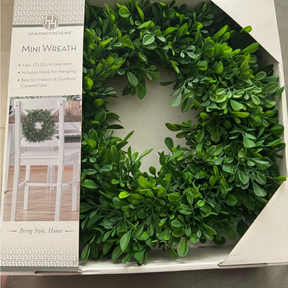 New Huntington Home Mini Wreath. 13in (33.02 cm) diameter. No hook included.